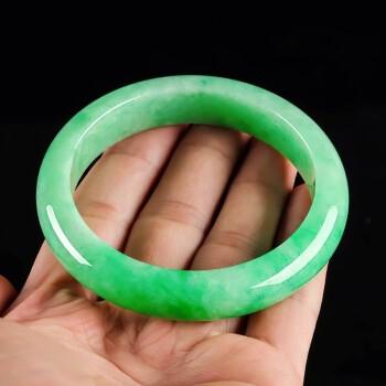 糯种翡翠阳绿戒指多少钱 阳绿翡翠的价值如何？阳绿翡翠价格都很贵吗？